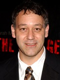 Sam Raimi regisseert de pilot van Rake 