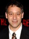 Sam Raimi regisseert de pilot van Rake 